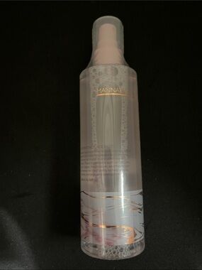 Manna Kadar hydration happy face mist